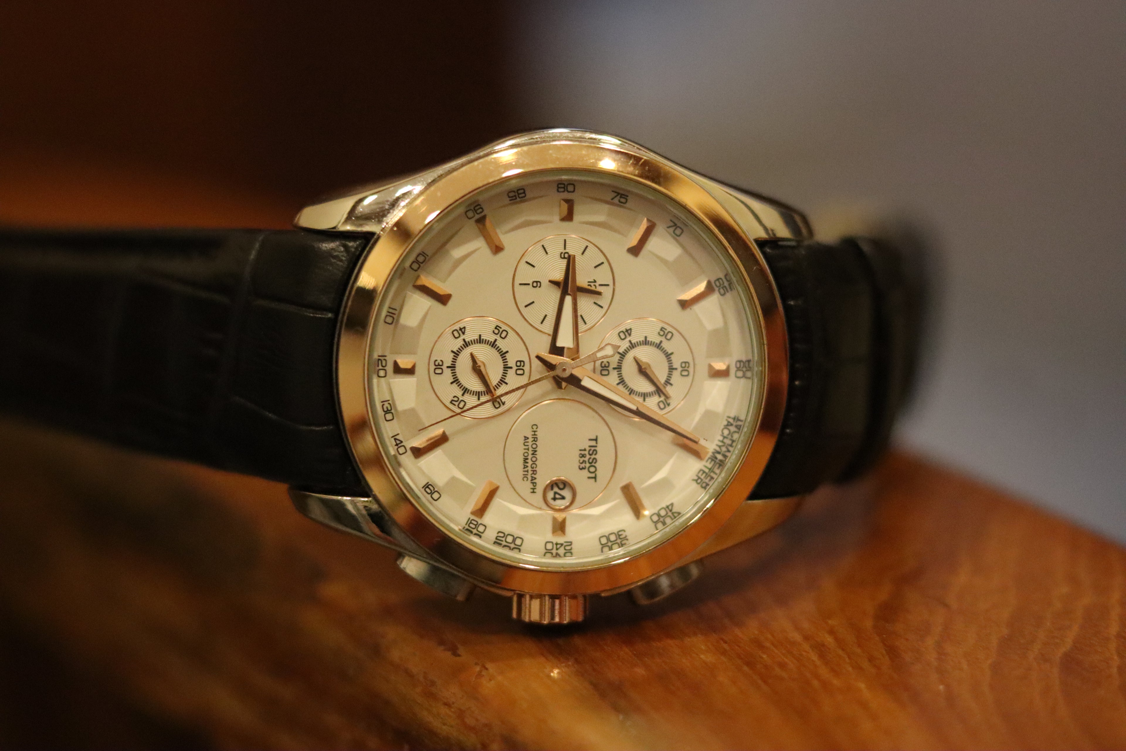 White analog watch