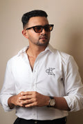 White analog watch